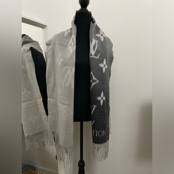 LV Reykjavik Gradient 100% cashmere Scarf - Picture 4 of 5